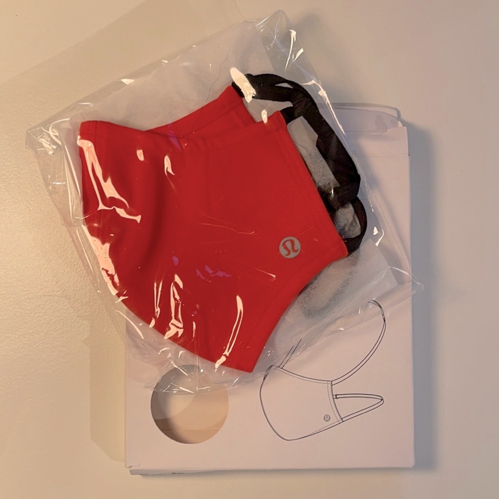 NIB Lulu Lemon Double Strap Face Mask